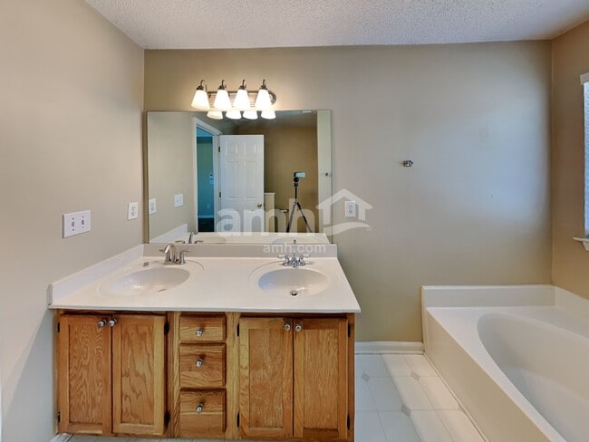 Building Photo - 4476 High Gate Ct NW