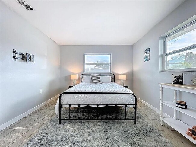 Building Photo - Modern luxury meets Florida charm in this ...