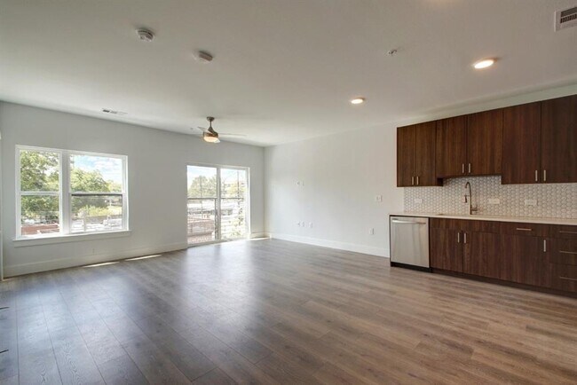 Building Photo - 2213 Poquito St