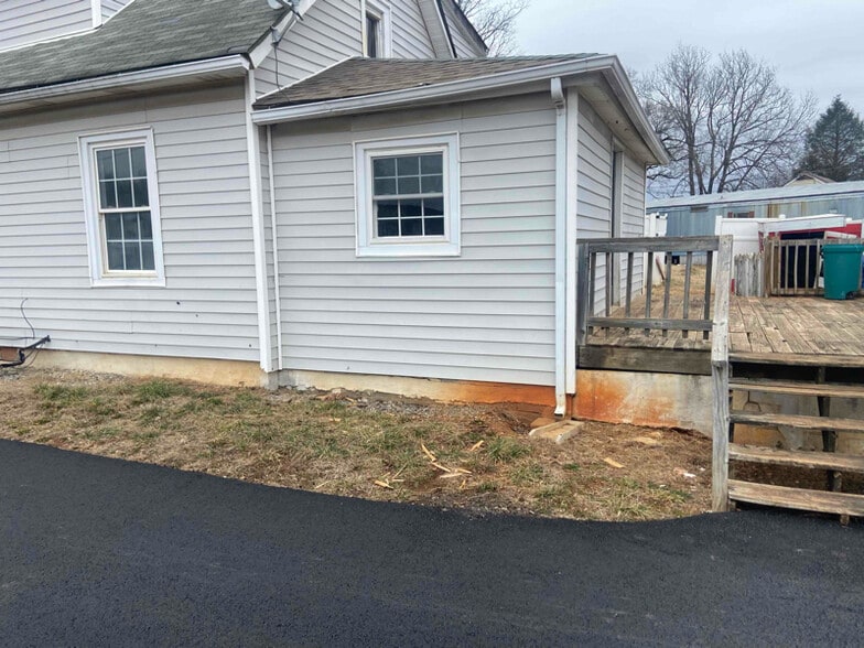 Building Photo - 104 Tattoo Ln