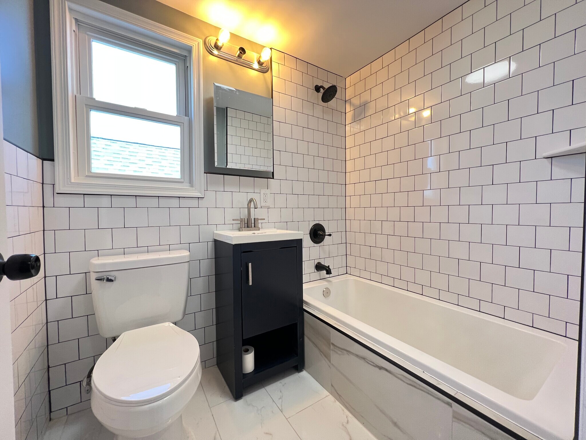 Building Photo - 28 E 47th St
