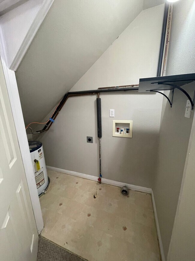 Building Photo - NEW ON MARKET