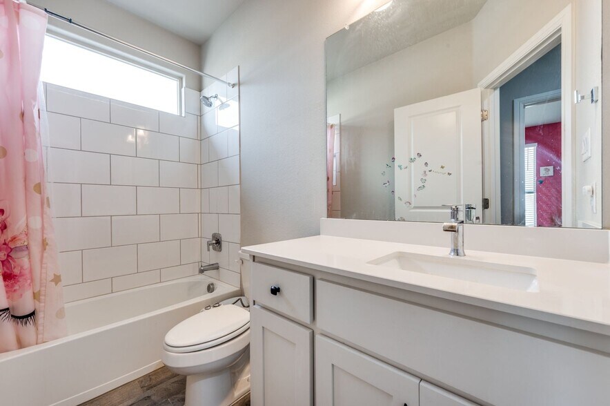 Building Photo - 2013 Gray Towers Way