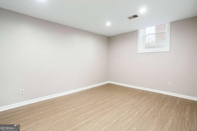Building Photo - 5647 Queensborough Dr