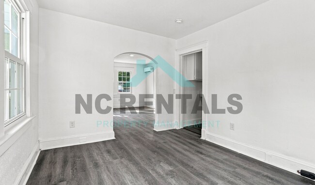Building Photo - 1309 Carolina St E