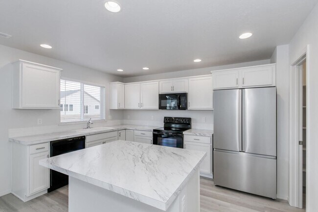 Building Photo - Newer 4 Bed / 2.5 Bath House For Rent _ Pl...