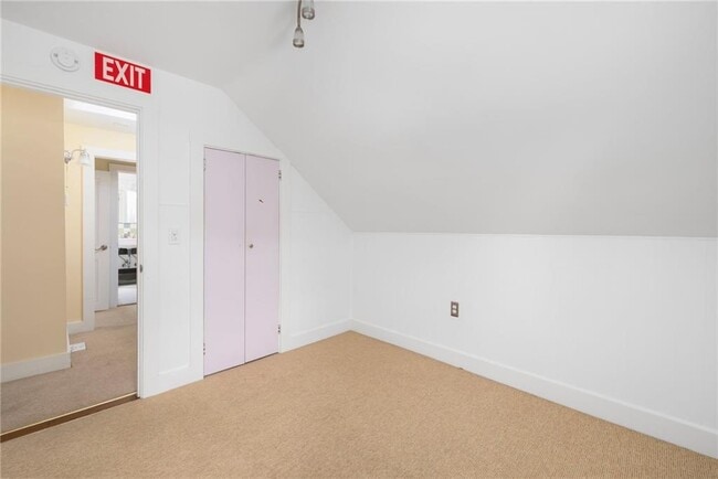 Building Photo - 272 Boulevard