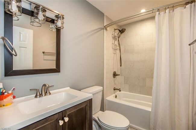 Building Photo - 1678 Skiffes Creek Cir