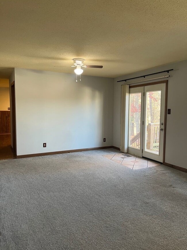 Building Photo - 4 BDRM/2.5BA Home available in Bexhill Sub...