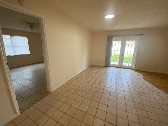 Building Photo - 19 Woodstone Ln