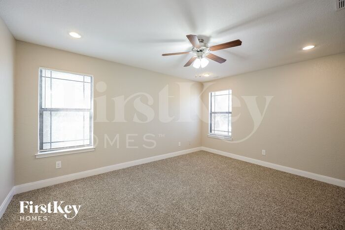 Building Photo - 803 Trilby