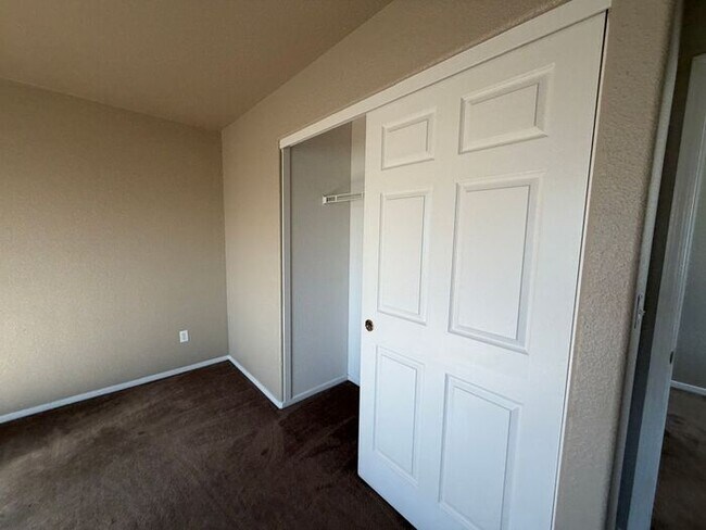 Building Photo - 2340 Sapphire Ridge Way