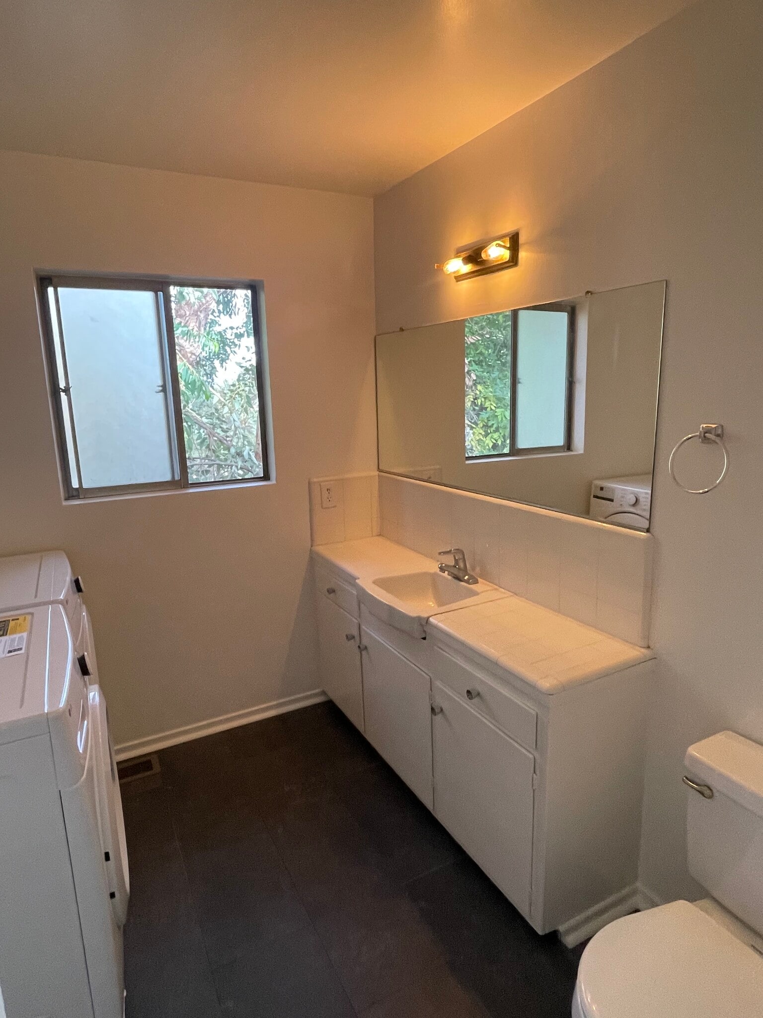 Building Photo - 1827 Oak Tree Dr