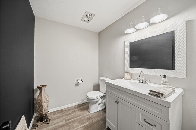 Building Photo - 3226 Poe Dr