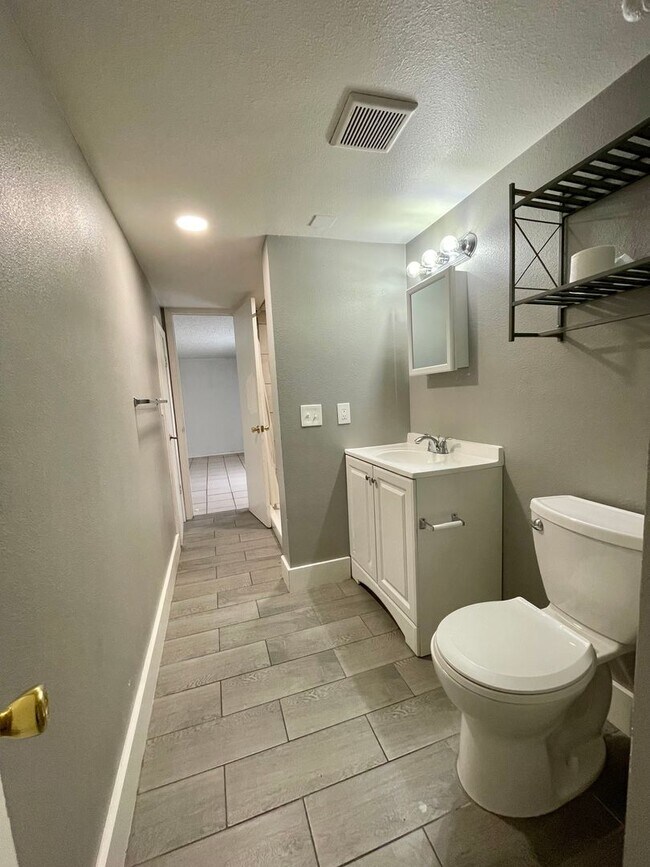Building Photo - AVAILABLE NOW!! Move-In Special! Half Off ...