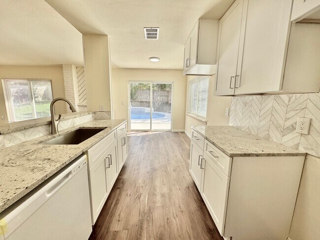Building Photo - *COMING SOON* *MOVE IN SPECIAL* Beautiful 3-Bedroom/ 2 Bath REMODELED Home!