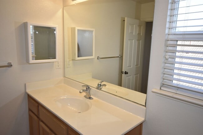 Building Photo - 1564 Blue Beaver Way