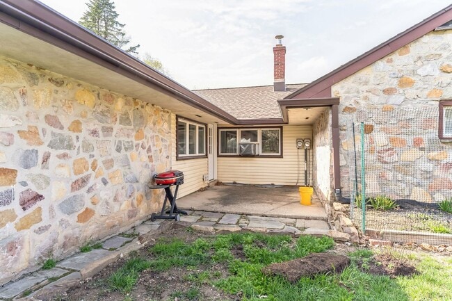 Building Photo - Single home in Methacton School District For Rent