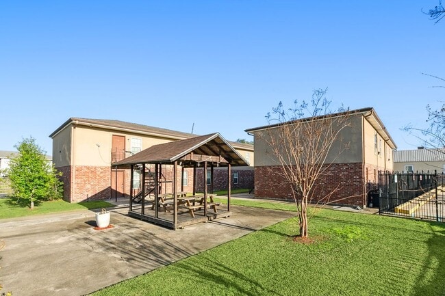 Building Photo - 3000 Lasalle St