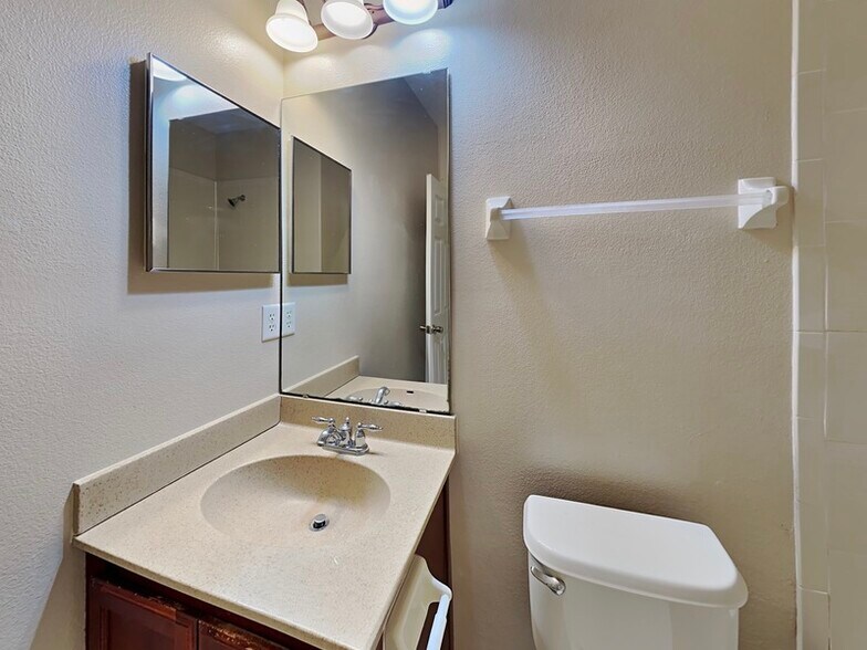 Building Photo - 3320 Windsor Lake Cir