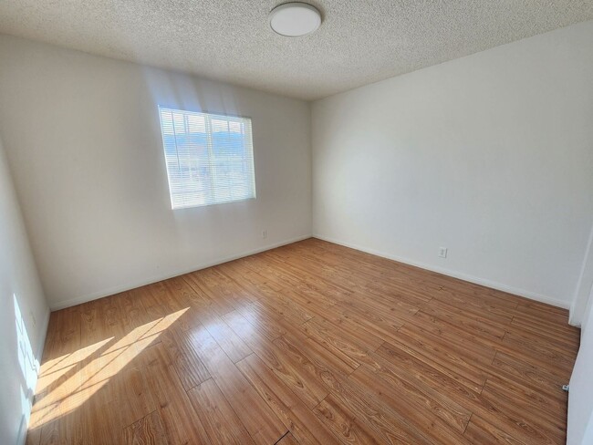 Building Photo - Welcome to this 2 Bedroom 1 bath home on a corner lot!