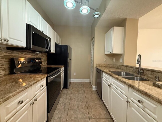 Building Photo - 14304 Fredricksburg Dr