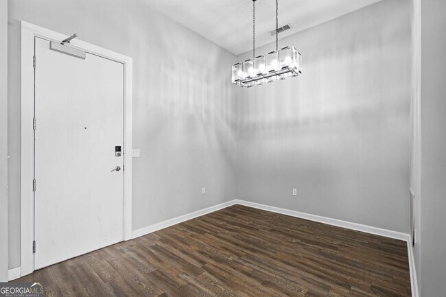 Building Photo - 711 Cosmopolitan Dr NE