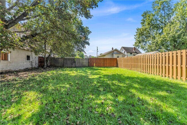 Building Photo - 1296 W Wilbeth Rd