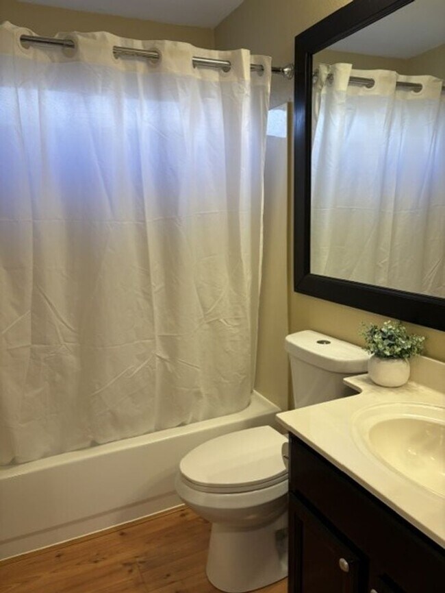 Building Photo - LOVELY SINGLE LEVEL 3 BEDROOM W/DEN 2 BATH PEORIA HOME VERY CLEAN!