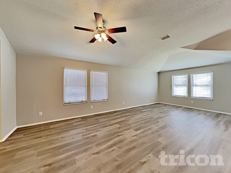 Building Photo - 807 Castlewick Ct