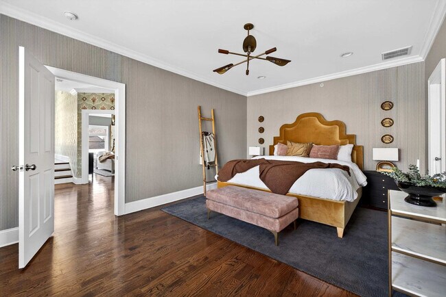 Building Photo - 611 N Pine St