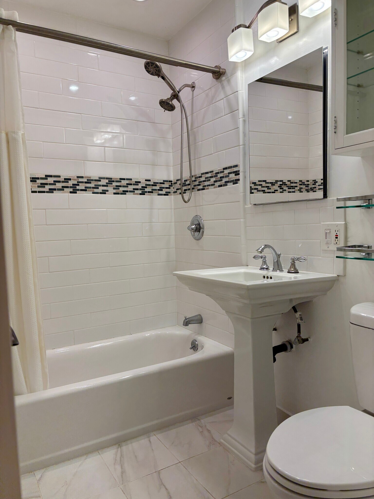 Unit 3 - 538 Brooks Ave