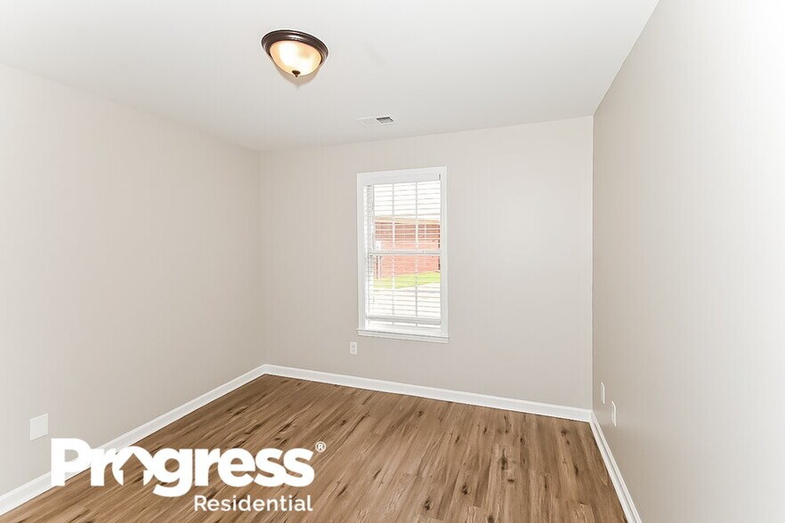 Building Photo - 4047 Chaucer Cove