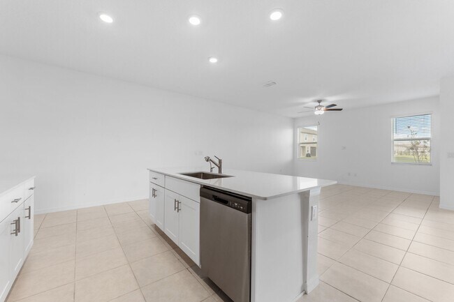 Building Photo - Stunning Large Mirada Townhome; 3 BR + LOFT / 2.5 BA/ 2 Car Garage-2300+ SF!