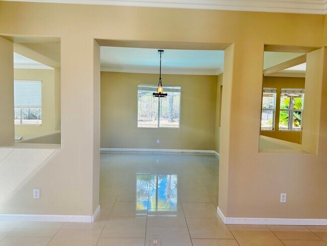 Building Photo - 5 bedroom Pool Home for rent in Murrieta