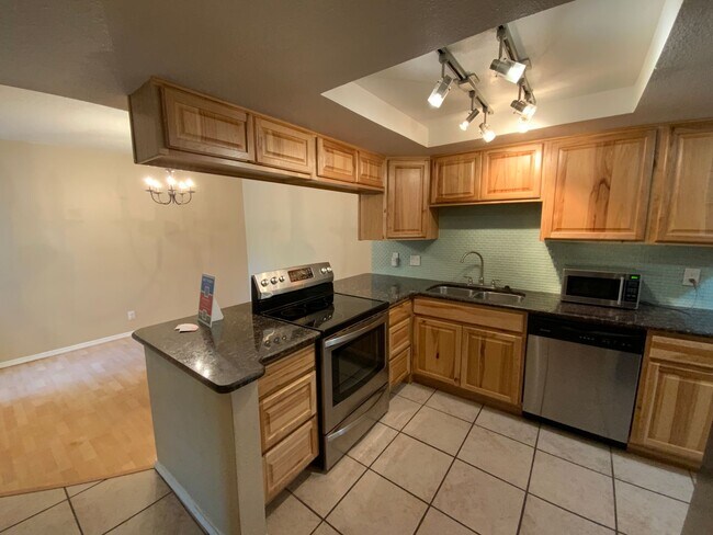 Building Photo - *Owner Broker* 2 Bedroom Townhome Availabl...