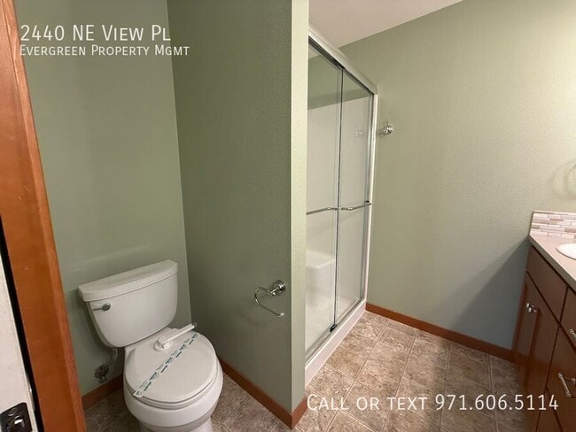 Building Photo - 2440 NE View Pl