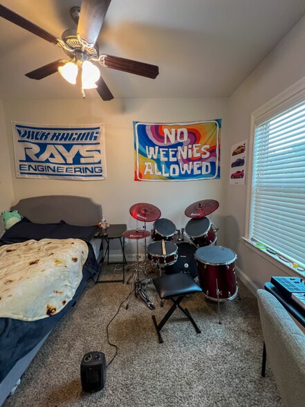 Building Photo - 412 Walker Cir