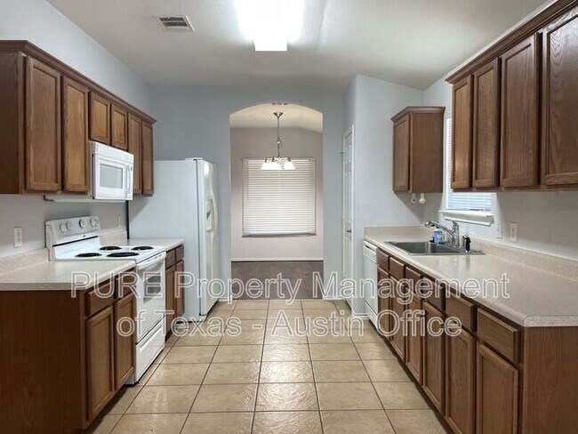 Building Photo - 9005 Sun Shower Bend