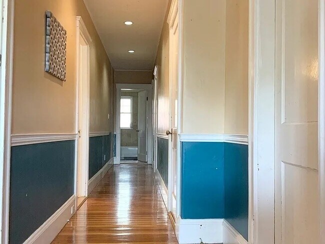 Building Photo - 520 Mt Auburn St