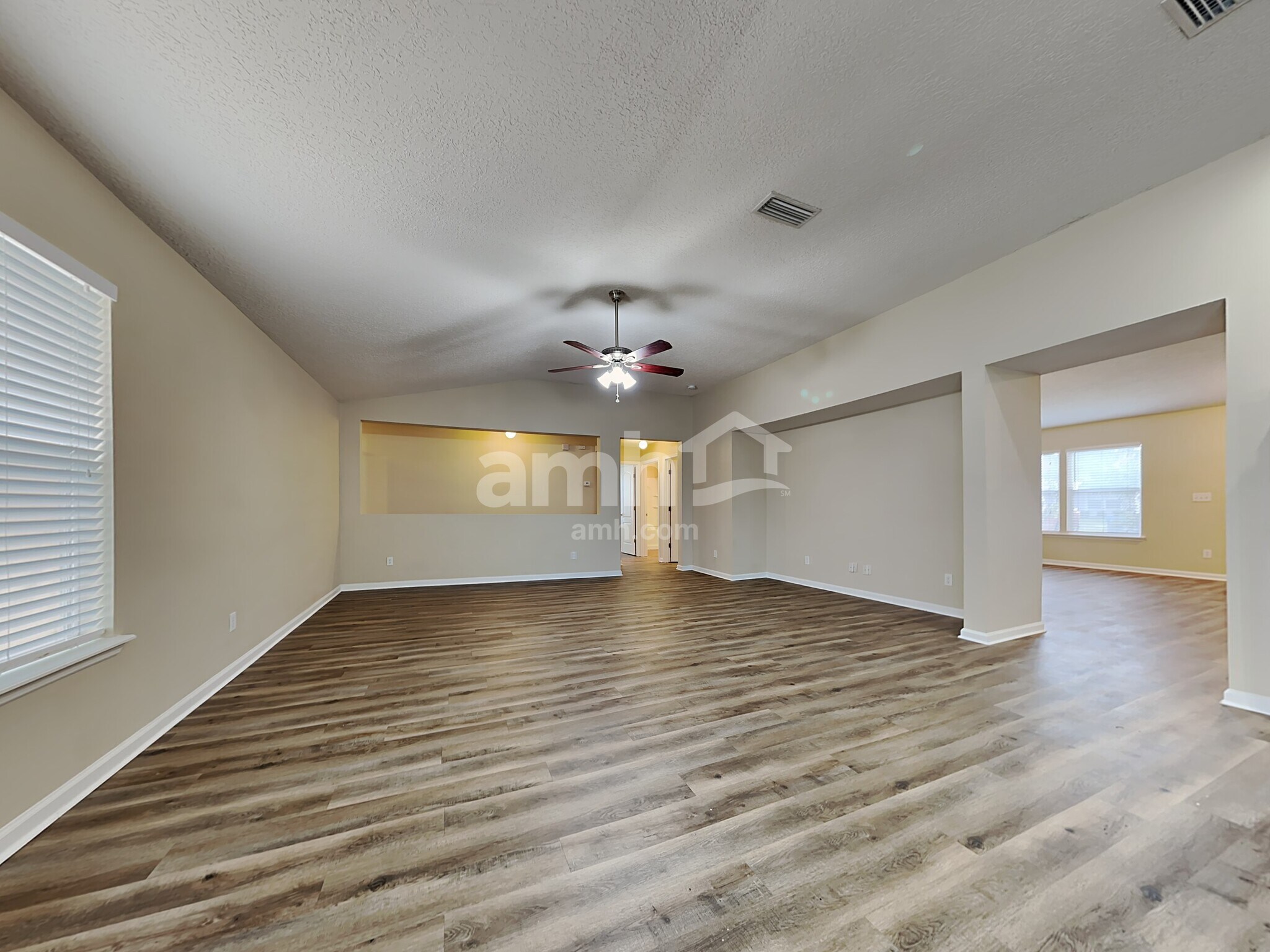 Building Photo - 12336 Deersong Dr N