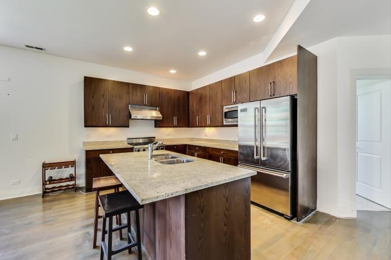 Primary Photo - 5771 N Ridge Ave