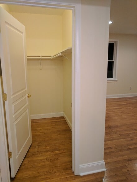 Walk in Closet - 4407 Palisade Ave
