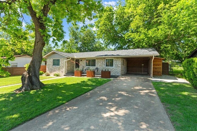 Building Photo - 3207 Carol Ann Dr