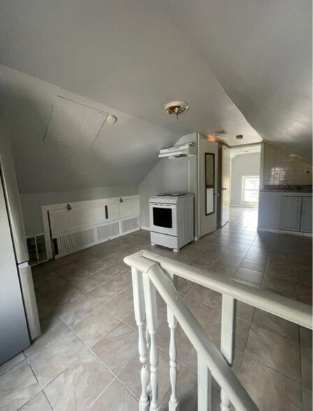 Building Photo - 65 Highland Ave