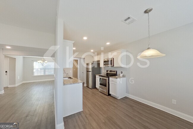 Building Photo - 228 Western Red Cedar Dr