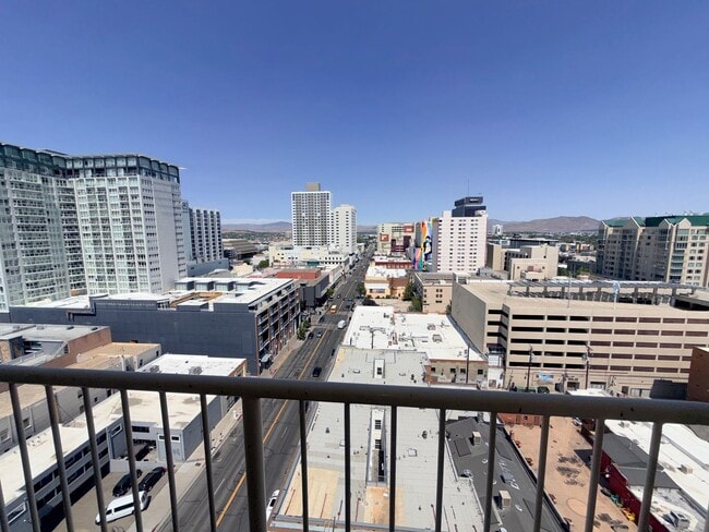 Building Photo - Riverwalk Tower 2 Bedroom Condo - 2 Parking Spaces/Private Laundry