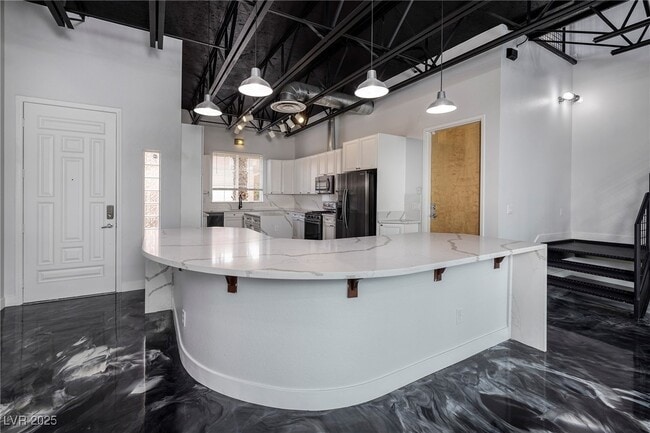 Building Photo - 5651 Deer Creek Falls Ct