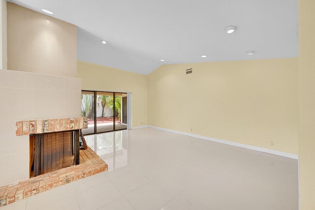 Building Photo - 6820 Allegre Ct
