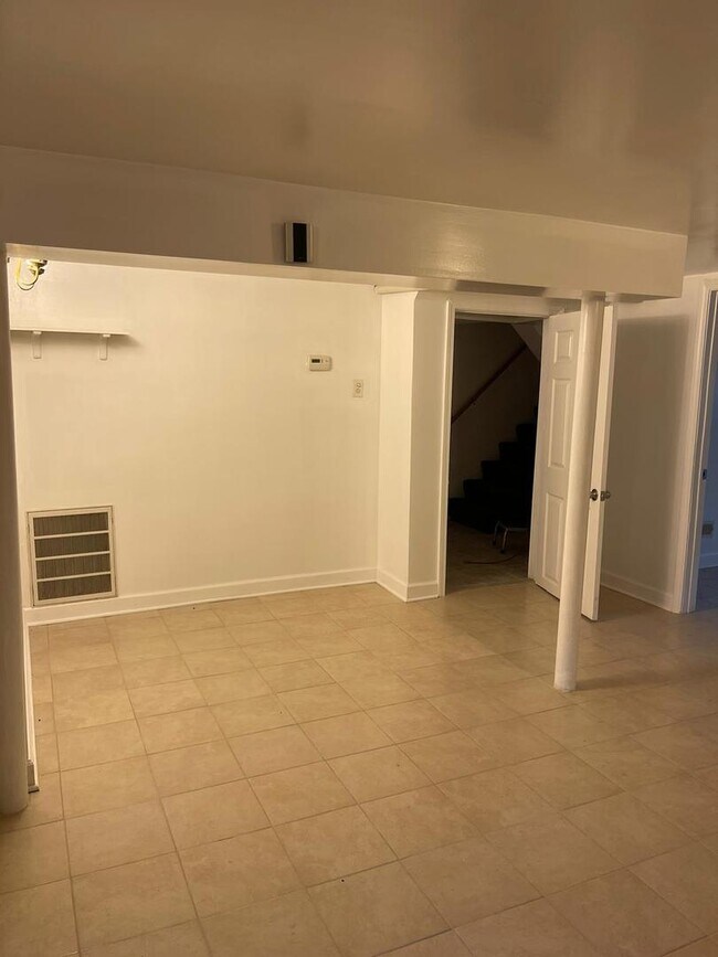 Building Photo - 5749 N Spaulding Ave